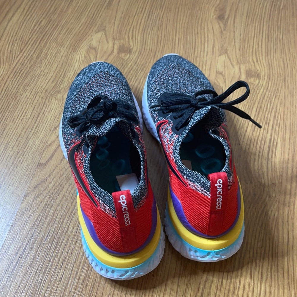 Nike Epic React Flyknit 2 Running Shoe Gray, Red - Picture 7 of 9